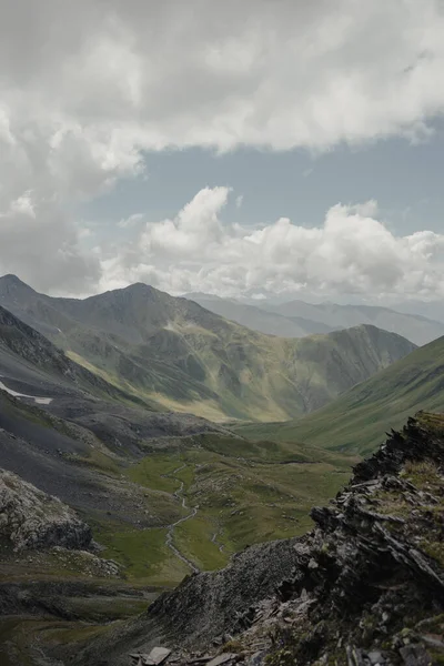 Una Hermosa Foto Las Verdes Montañas Área Recreativa Gudauri Gudauri — Foto de Stock