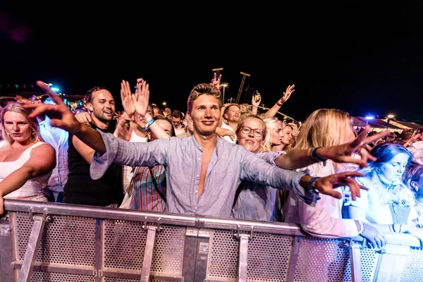 Tisvildelej Δανια Ιουλ 2021 Πλήθος Νέων Που Διασκεδάζουν Κατά Διάρκεια — Φωτογραφία Αρχείου