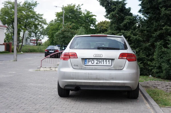 Poznan Polska Cze 2017 Ujęcie Zaparkowanego Samochodu Audi Ulicy Dzielnicy — Zdjęcie stockowe
