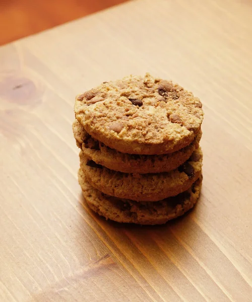 Primer Plano Galletas Mantequilla Maní Apiladas Con Chispas Chocolate Una — Foto de Stock