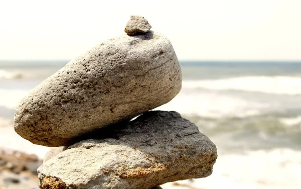 Gros Plan Empilement Pierre Dans Plage Avec Fond Mer Ciel — Photo