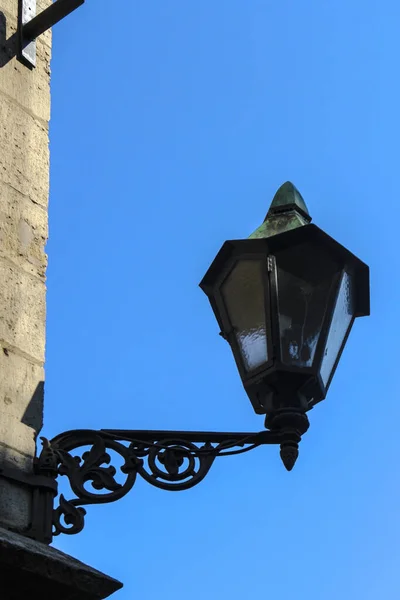 Вертикальний Знімок Старовинної Вуличної Лампи — стокове фото