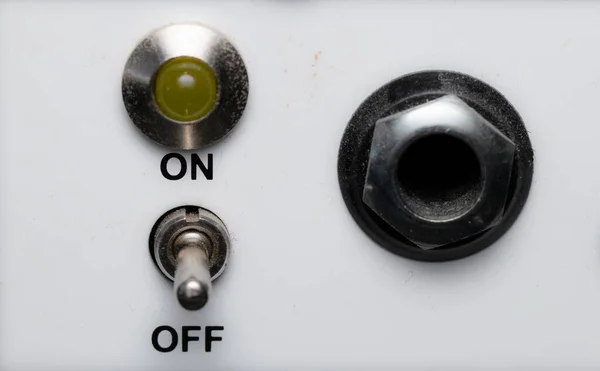 Ένα Κοντινό Πλάνο Ενός Ενισχυτή Κουμπιά Πάνω Και Κάτω — Φωτογραφία Αρχείου