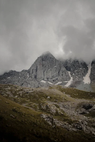 Gudauri Georgia Daki Gudauri Eğlence Bölgesi Ndeki Kayalık Dağların Güzel — Stok fotoğraf