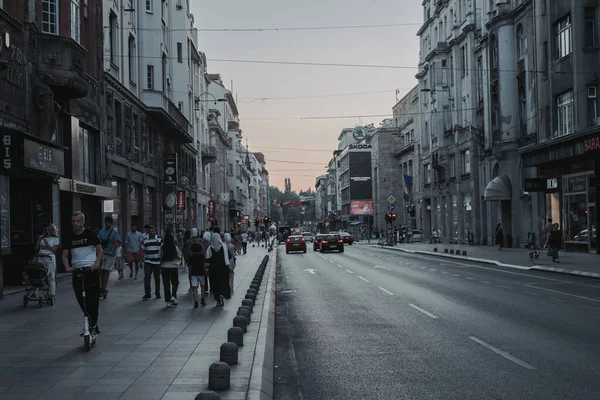 Sarajevo Bosnia Erzegovina 2021 Gente Sui Marciapiedi Auto Strade Sarajevo — Foto Stock