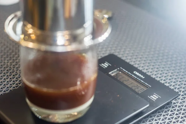 Mumbai India Sep 2019 Bir Kahve Makinesiyle Hazırlanan Sıcak Kahvenin — Stok fotoğraf