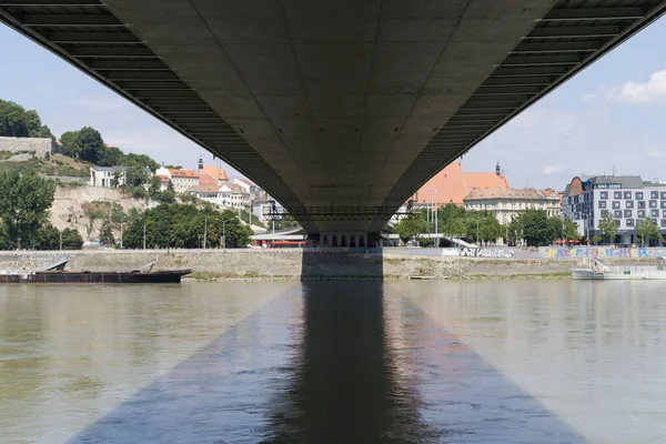 Krásný Výhled Most Přes Řeku Dunaj Budovy Bratislavě Slovensko — Stock fotografie