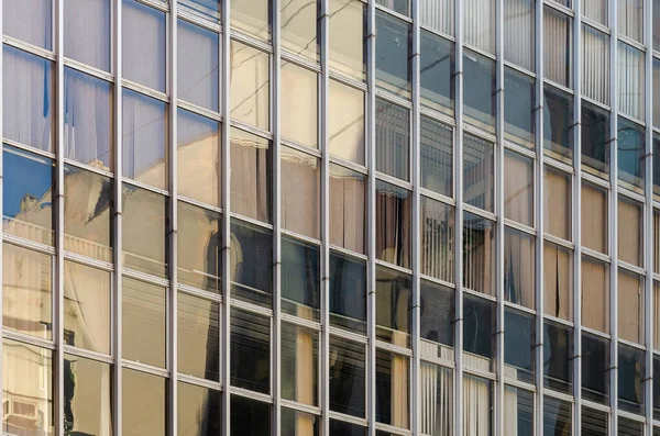 Високоповерхова Корпоративна Будівля Скляними Вікнами — стокове фото