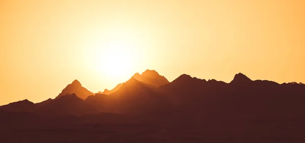 Wzgórza Pod Niebem Zachodzie Słońca — Zdjęcie stockowe