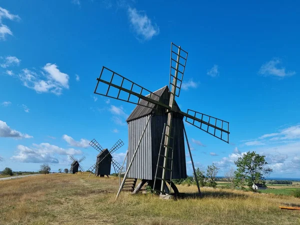 Väderkvarn Ett Landskap Blå Himmel Öland — Stockfoto