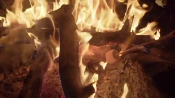 Llamas Fuego Sobre Fondo Madera — Vídeo de stock