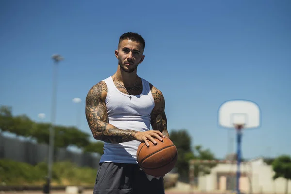 Handsome Caucasian Basketball Player Cool Tattoos Standing Court Holding Ball — Stock Photo, Image