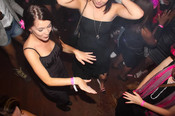 Johannesburg Sudáfrica Abr 2019 Noche Chicas Bailando Con Amigos Chica — Foto de Stock