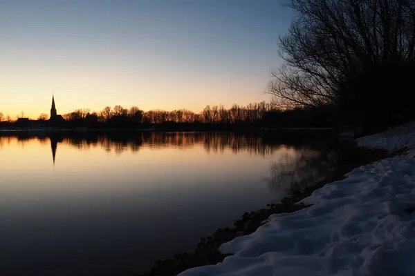 Une Vue Panoramique Reflet Beau Coucher Soleil Sur Lac Calme — Photo