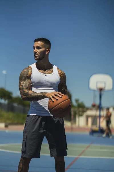 Handsome Caucasian Basketball Player Cool Tattoos Standing Court Holding Ball — Stock Photo, Image