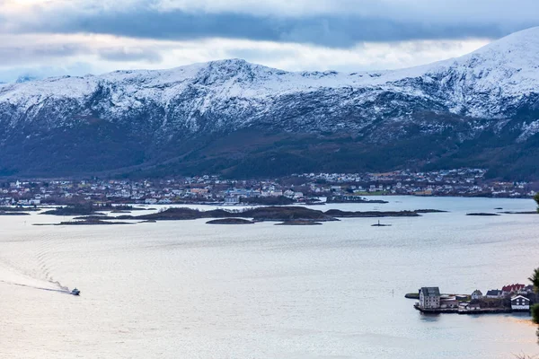 寒い日にノルウェーのアレスンドの街の景色 — ストック写真
