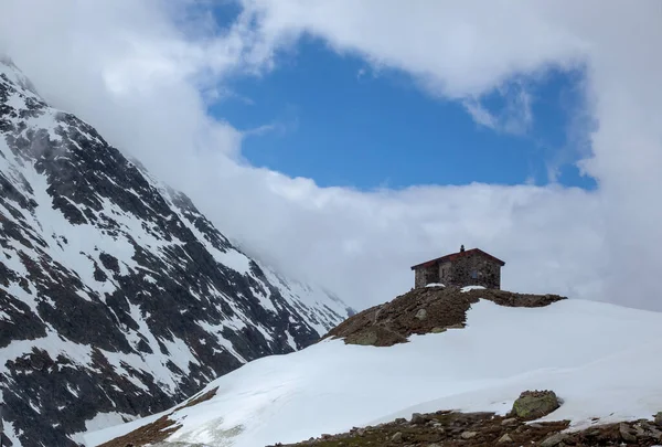 Felhős Fölött Havas Tájak Rögzített Magasan Alpokban — Stock Fotó