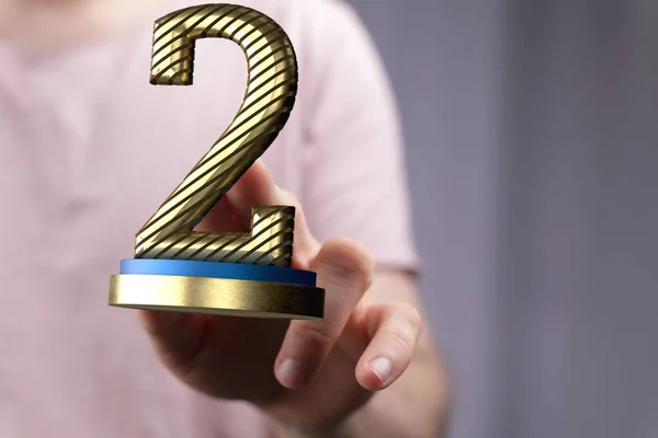 Een Gerenderde Plaats Trofee Met Een Echte Persoon Achtergrond — Stockfoto