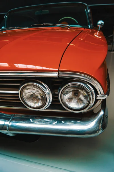 Nahaufnahme Eines Antiken Orangefarbenen Autoscheinwerfers — Stockfoto
