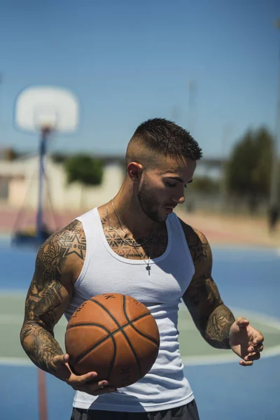 Handsome Caucasian Basketball Player Cool Tattoos Standing Court Holding Ball — Stock Photo, Image