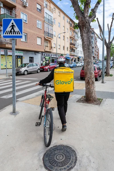 Plasencia Spagna Aprile 2021 Lavoratore Glovo Azienda Consegna Domicilio Cibi — Foto Stock