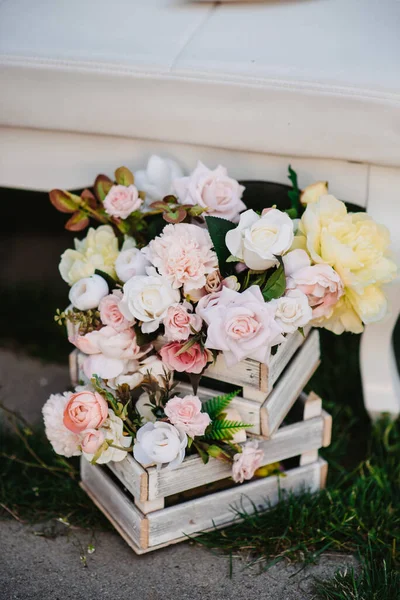 Eine Nahaufnahme Von Hochzeitsdekoration Mit Rosen — Stockfoto