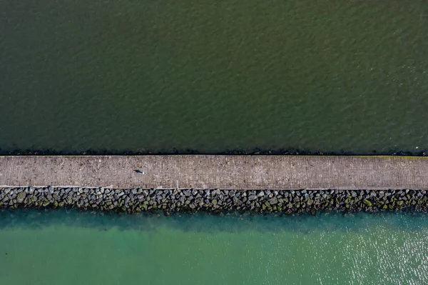 Flygbild Poolbeg Fyr Promenad Omgiven Havet Solig Dag Irland — Stockfoto