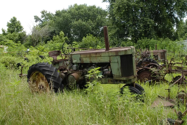 Saint Charles Vereinigte Staaten Juli 2009 Alte Traktoren Und Arbeitsgeräte — Stockfoto