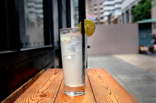 Blick Auf Limonade Auf Einem Holztisch Café Freien — Stockfoto