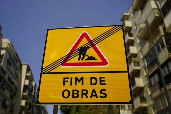 Una Señal Calle Advertencia Obras Construcción —  Fotos de Stock