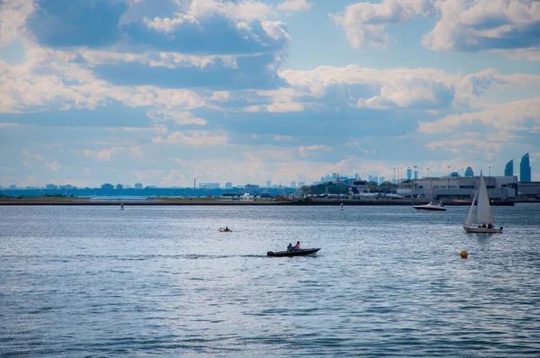 Toronto Canada Oct 2012 Прекрасний Вид Човнів Морській Воді Аеропортом — стокове фото