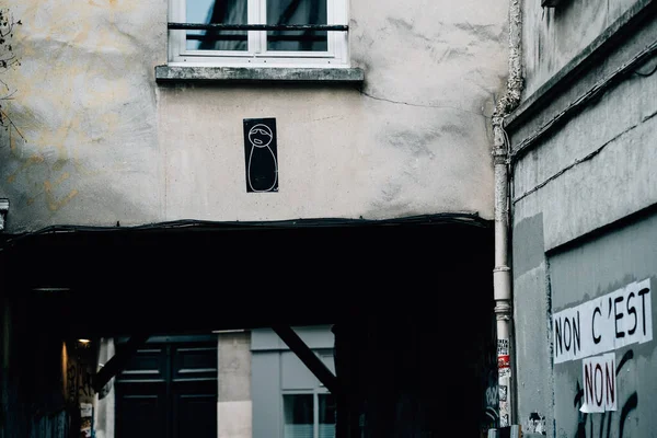 Eine Passage Durch Ein Altes Gebäude — Stockfoto