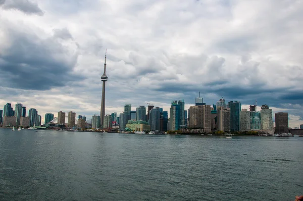 Malebný Výhled Toronto Město Mrakodrapy Jezero Ontario Ponurý Den Kanada — Stock fotografie