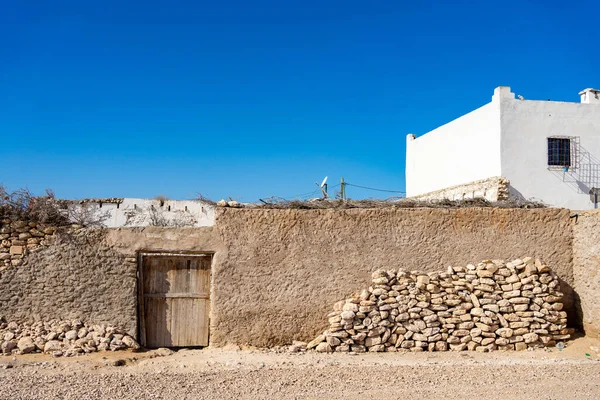 Vista Exterior Uma Casa Com Uma Porta Madeira Ghazoua Marrocos — Fotografia de Stock