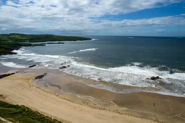 Paisaje Playa Fintra Rodeado Por Mar Bajo Cielo Azul Nublado — Foto de Stock