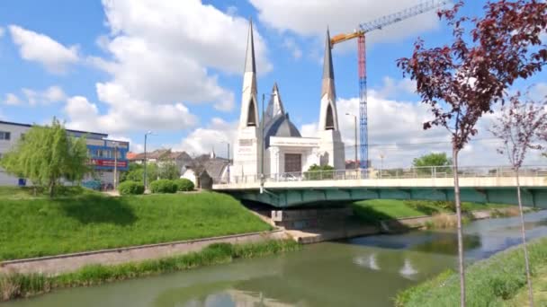 Timisoara Rumänien Maj 2021 Den Ortodoxa Kyrkan Sedd Från Parcul — Stockvideo