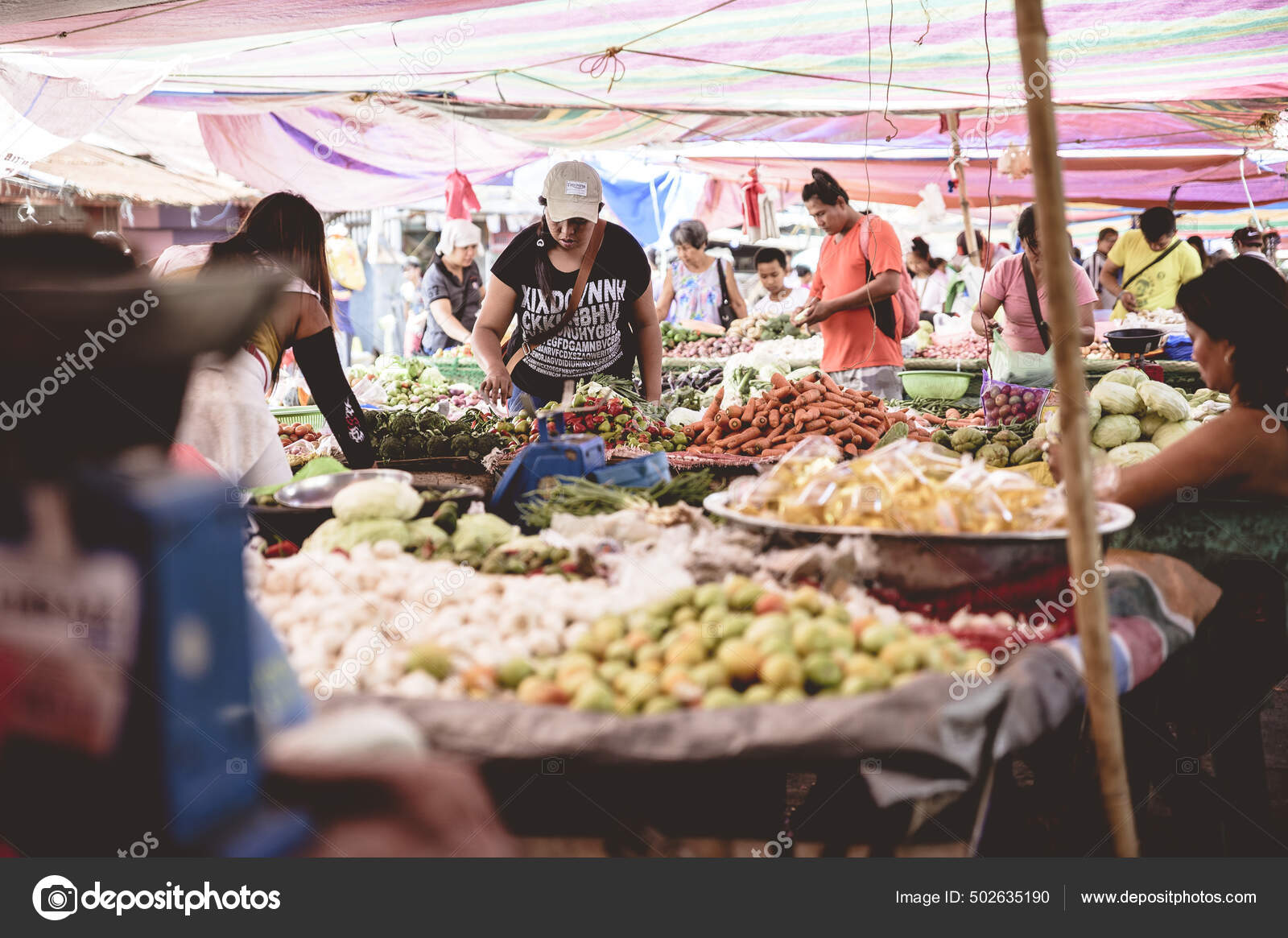 Bacolod Philippines Feb 2019 Filipino Native Marketplace Local People  Buying — Stock Editorial Photo © Wirestock #502635190