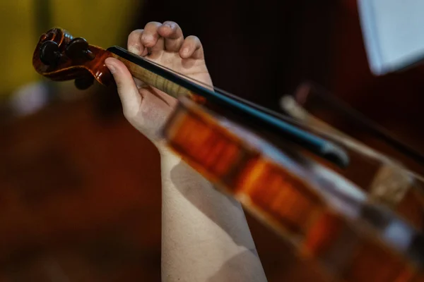 Närbild Violinist Som Spelar Fiol Fokus Handen — Stockfoto