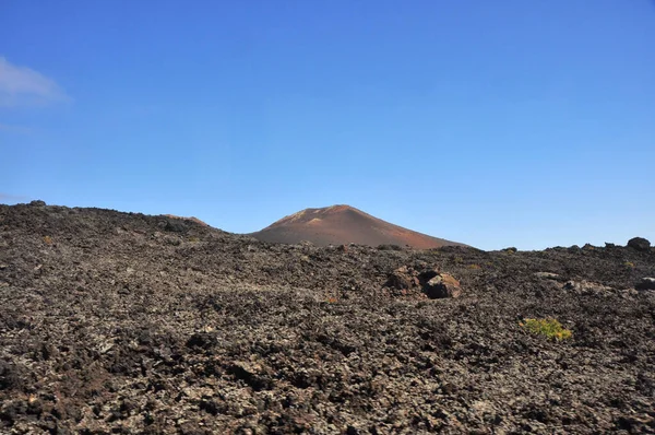 スペインのカナリア島ランサローテの不毛の火山風景 — ストック写真