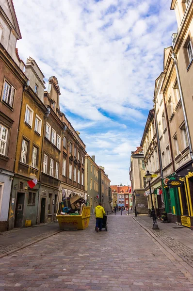 Poznan Polônia Novembro 2018 Uma Rua Estreita Que Leva Praça — Fotografia de Stock