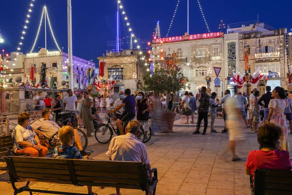 Mosta Malta Aug 2021 People Relaxing Conversing Milling Church Square — Stock Photo, Image