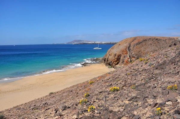 Utsikt Över Kustlandskapet Och Stranden Den Spanska Vulkaniska Lanzarote — Stockfoto