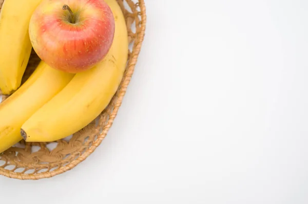 Frutta Fresca Sana Una Superficie Bianca Mela Banana — Foto Stock