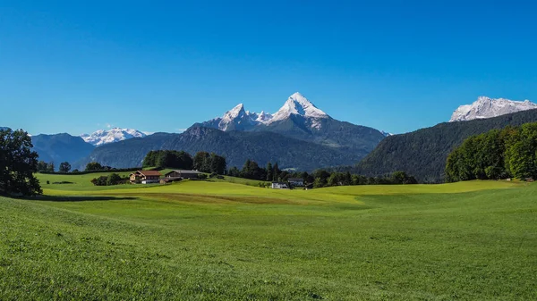 근처의 전형적 지대와 에베레스트산 Watzmann Funtenseetauern Steinernes Meer Hochkalter Farm — 스톡 사진