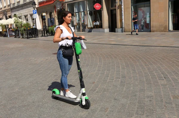 Cracow Polónia Ago 2021 Cracóvia Malopolska Polônia 2021 Jovem Montando — Fotografia de Stock