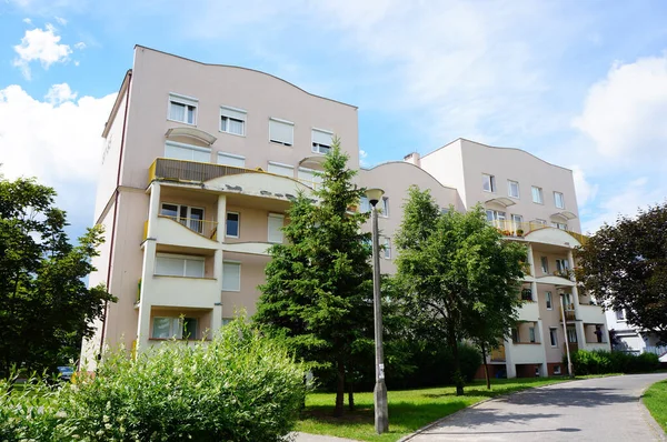 Poznan Polen Juni 2017 Ein Fußweg Neben Einem Mehrfamilienhaus Bezirk — Stockfoto