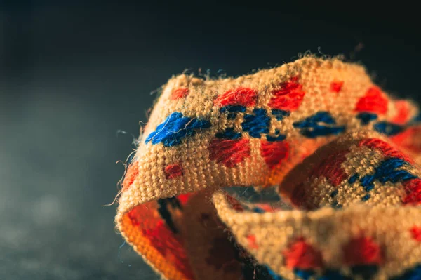 Enfoque Selectivo Una Cinta Textil Colorida Con Patrón Tradicional — Foto de Stock