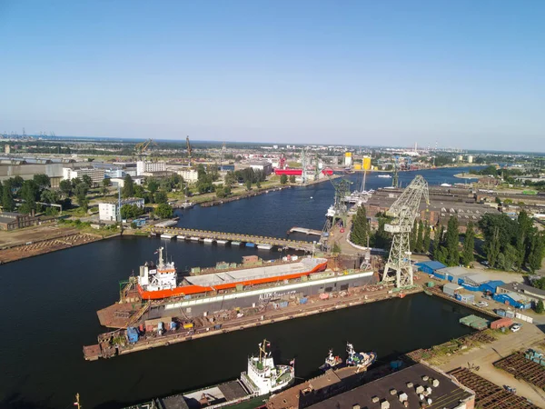 Gda Poland Jun 2021 발트해의 아름다운 현장에 기중기와 그단스크의 항구의 — 스톡 사진