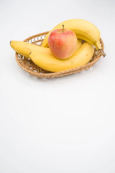 Świeże Zdrowe Owoce Białej Powierzchni Jabłko Banan — Zdjęcie stockowe