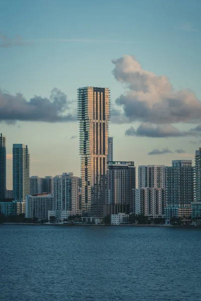 View Tallest Residential Uilding Miami Edgewater Cloudy Sky — Stock Photo, Image